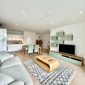  Apartment Luxury 2 Bedroom 2 Bathroom - Airport United Kingdom